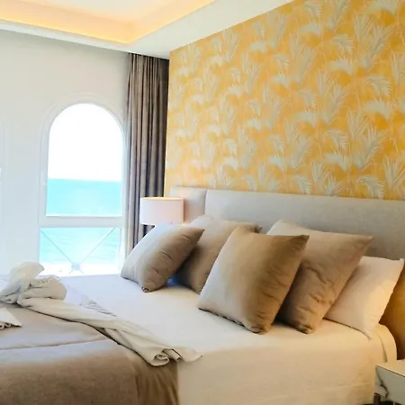 Apartment Spectacular Frontbeach Old Town La Rada *